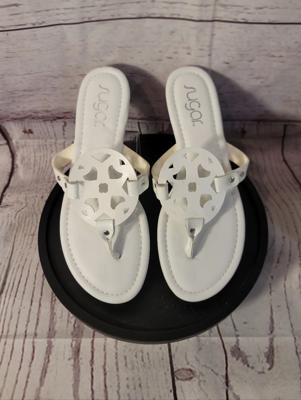 Sugar Clarissa Women's Medallion Cutout Thong Sandals - White - Size 8M - NWOT - Picture 1 of 8